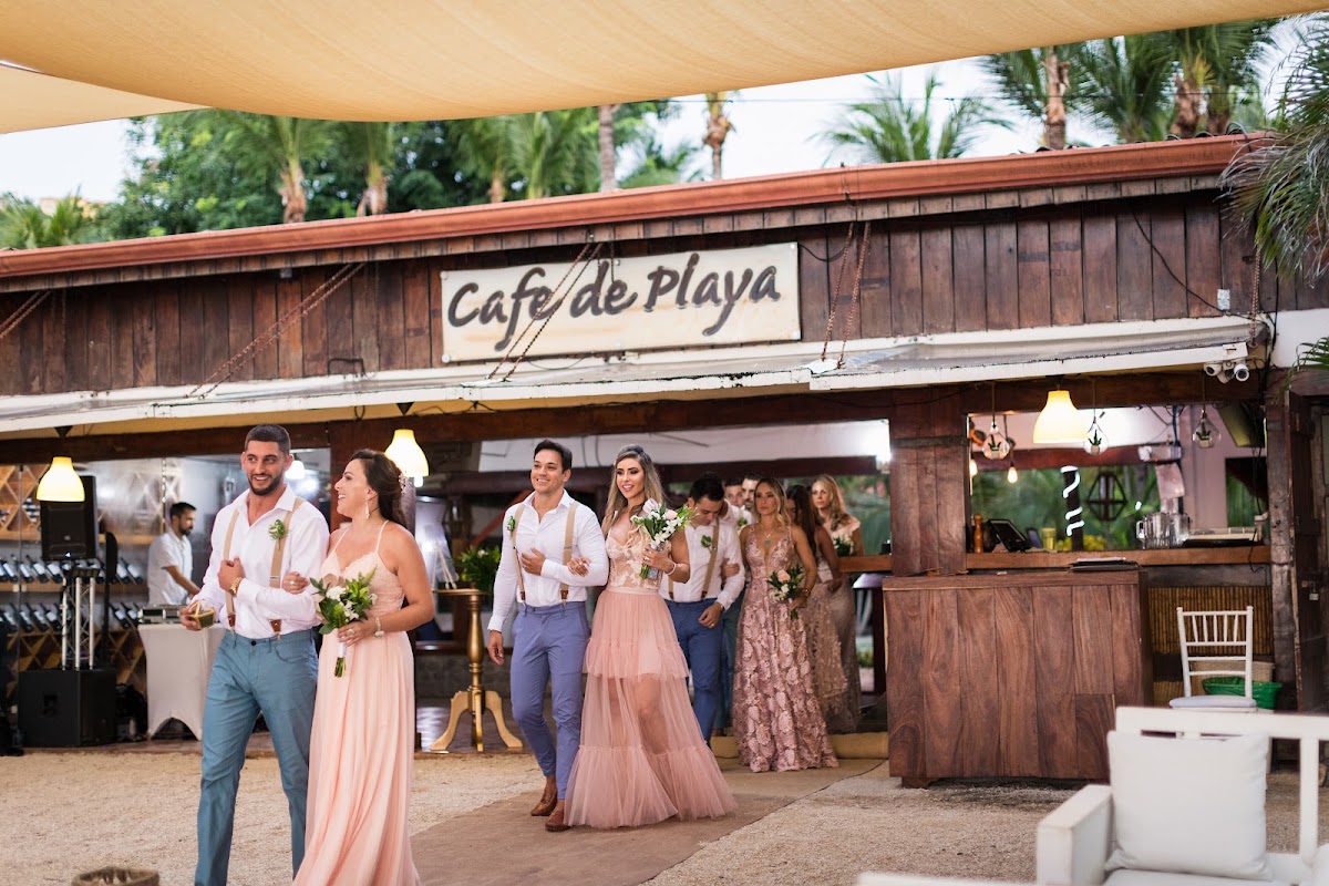 Café de Playa beach front restaurant and suites - featured photo