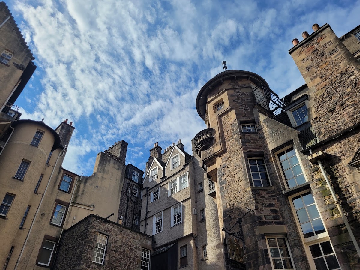 Clan Pascual - Edinburgh Walking Tours - photo 2