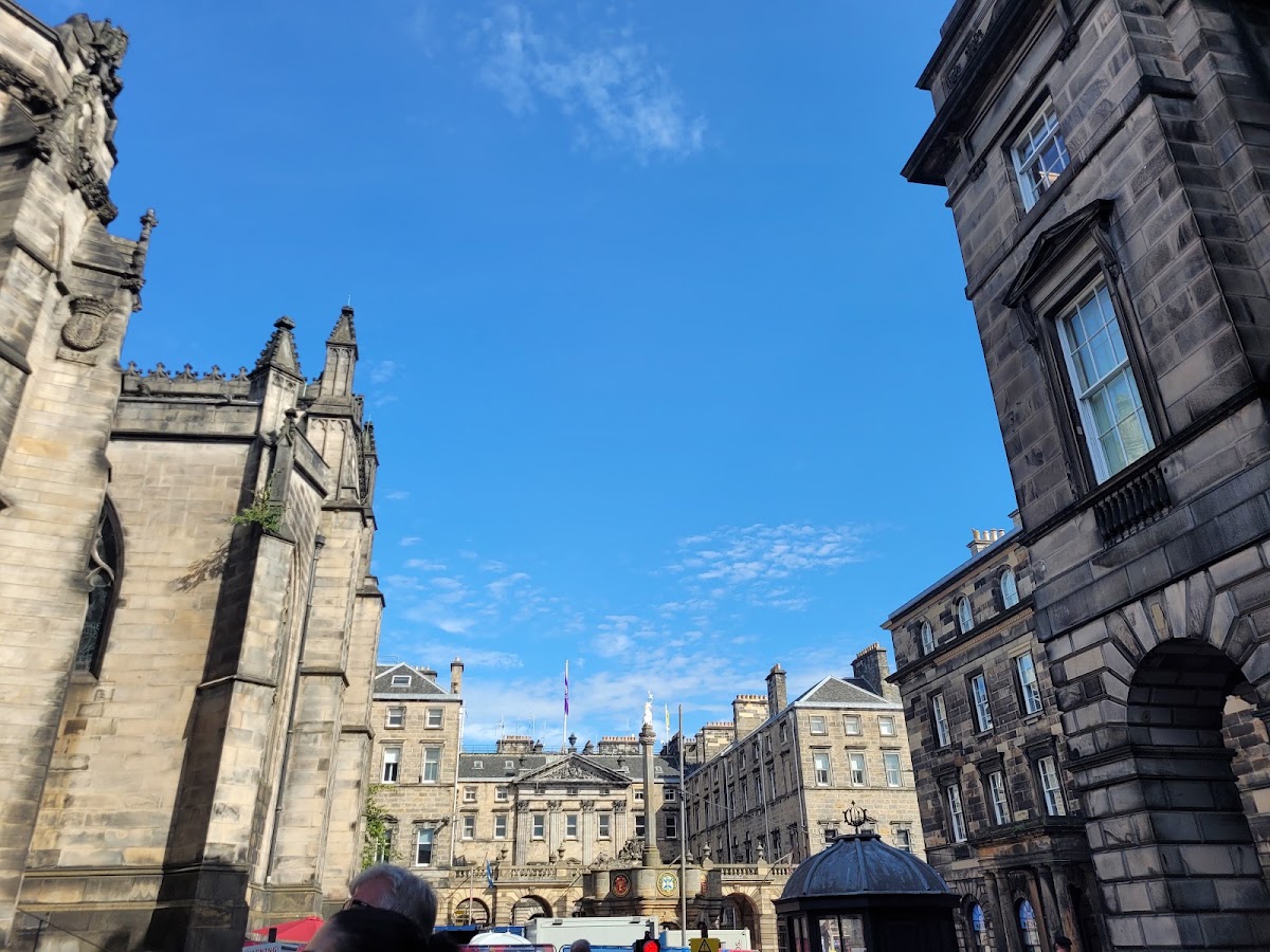 Clan Pascual - Edinburgh Walking Tours - photo 5